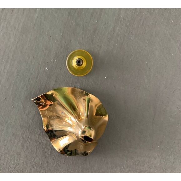 M J Carroll Pierced Pyramid Crystal Center Leaf earrings, Vintage - Picture 4 of 4